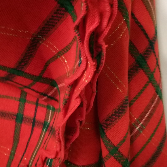 Handcrafted Oval Tablecloth Red Green Gold Trim Plaid Ruffled Edge 72"x76" - Picture 2 of 4